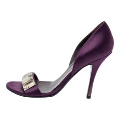 Gucci Sandalias D'orsay de satén púrpura con adornos de cristal talla 37.5