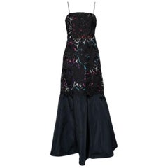 Emporio Armani Noir Robe longue imprimée en satin et dentelle M.