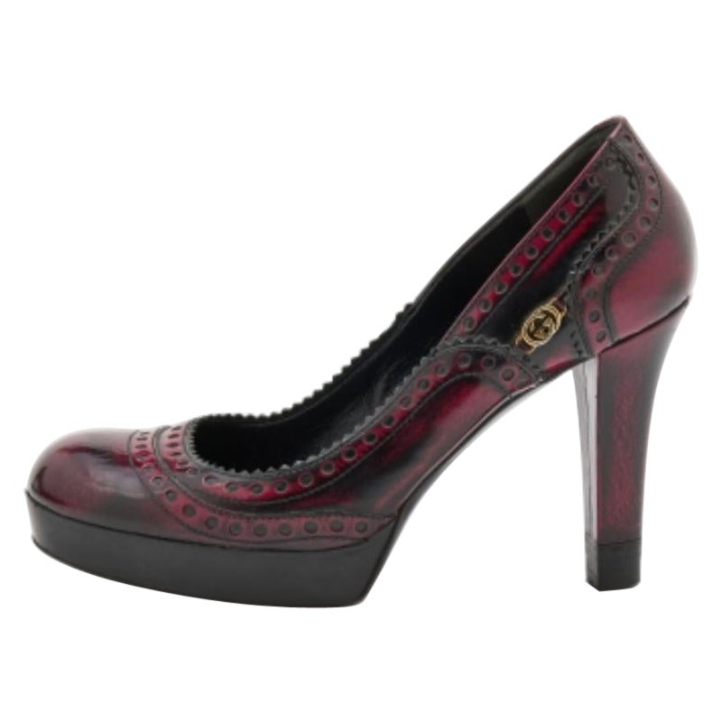 Gucci Black/Red Two-Tone Brogue Leather Platform Pumps Size 40.5 For Sale