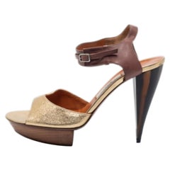 Lanvin Gold/Brown Leather Ankle Strap Sandals Size 40 (Sandales à lanières en cuir)