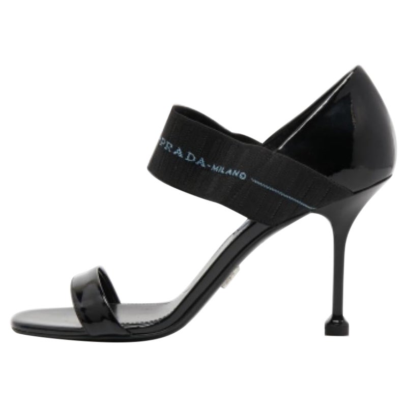 Prada Sandali con cinturino elastico alla caviglia in pelle nera e logo misura 39