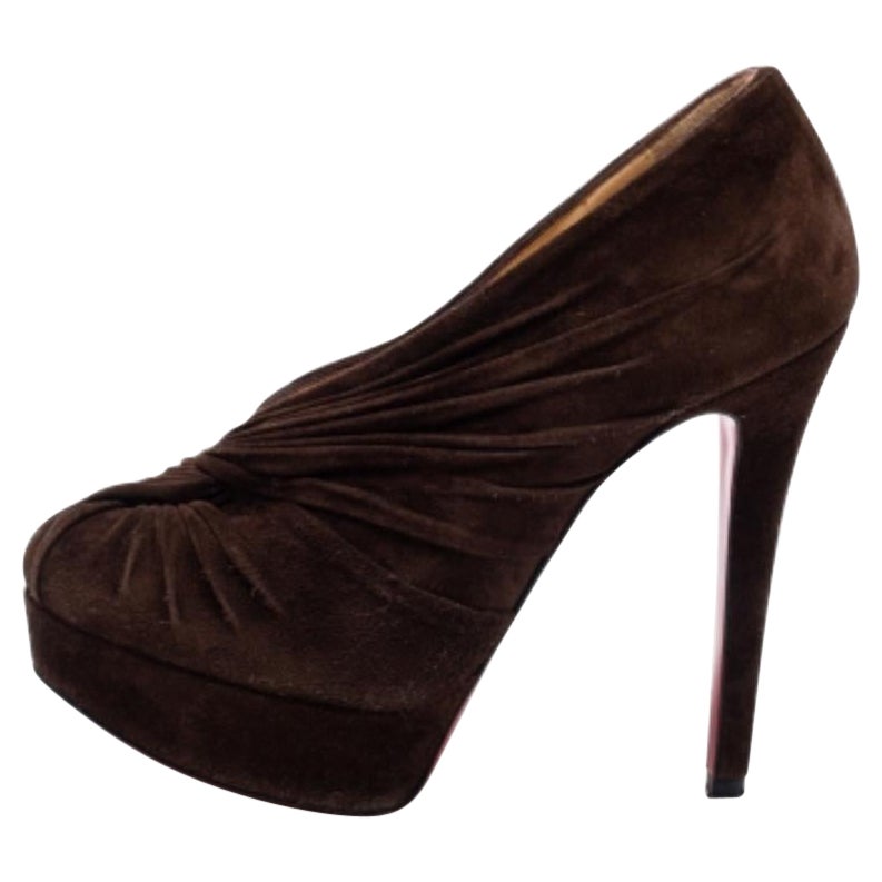 Christian Louboutin - Bottines à plateforme en daim plissé - Brown - Taille 35.5 en vente