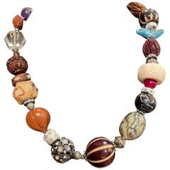 LB offre la collana Chunky African Bone Wood con semi di cristallo e agata in ceramica