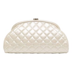 Chanel Champagner Zeitlose Clutch