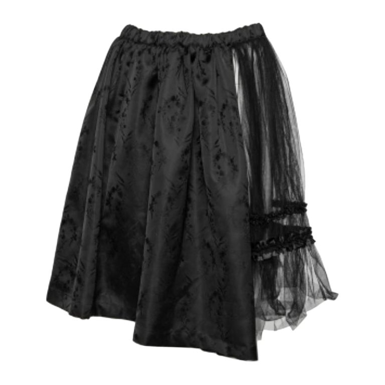 Comme des Garcons Falda con detalle de volantes de seda bordada con flores y malla negra S