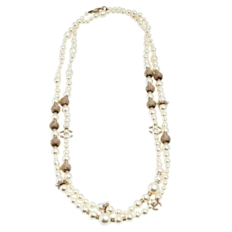 Chanel CC Charm Faux Pearl Crystal Gold Tone Collana lunga con perline