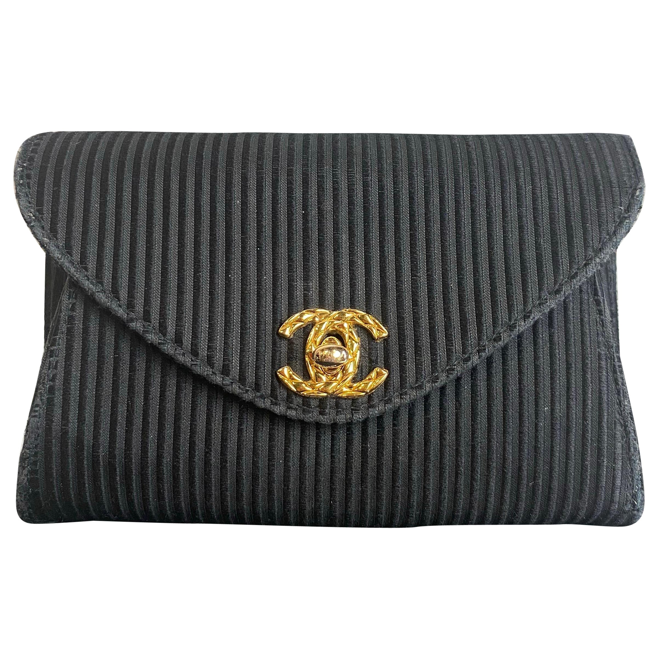 Pochette Chanel Negra en venta
