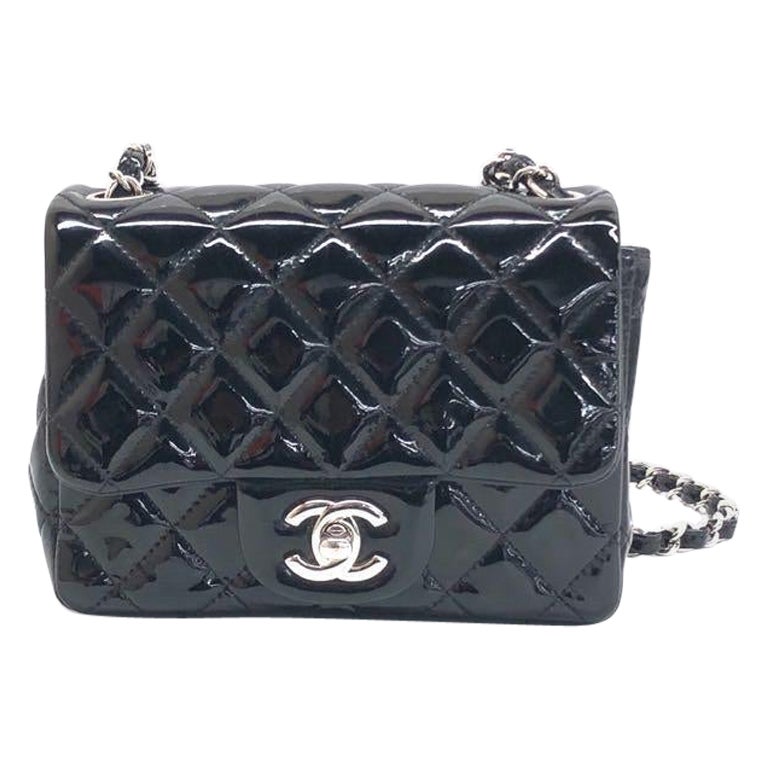 Chanel Classic Flap Mini Square Bolso de piel de cordero charol negro 2014 en venta