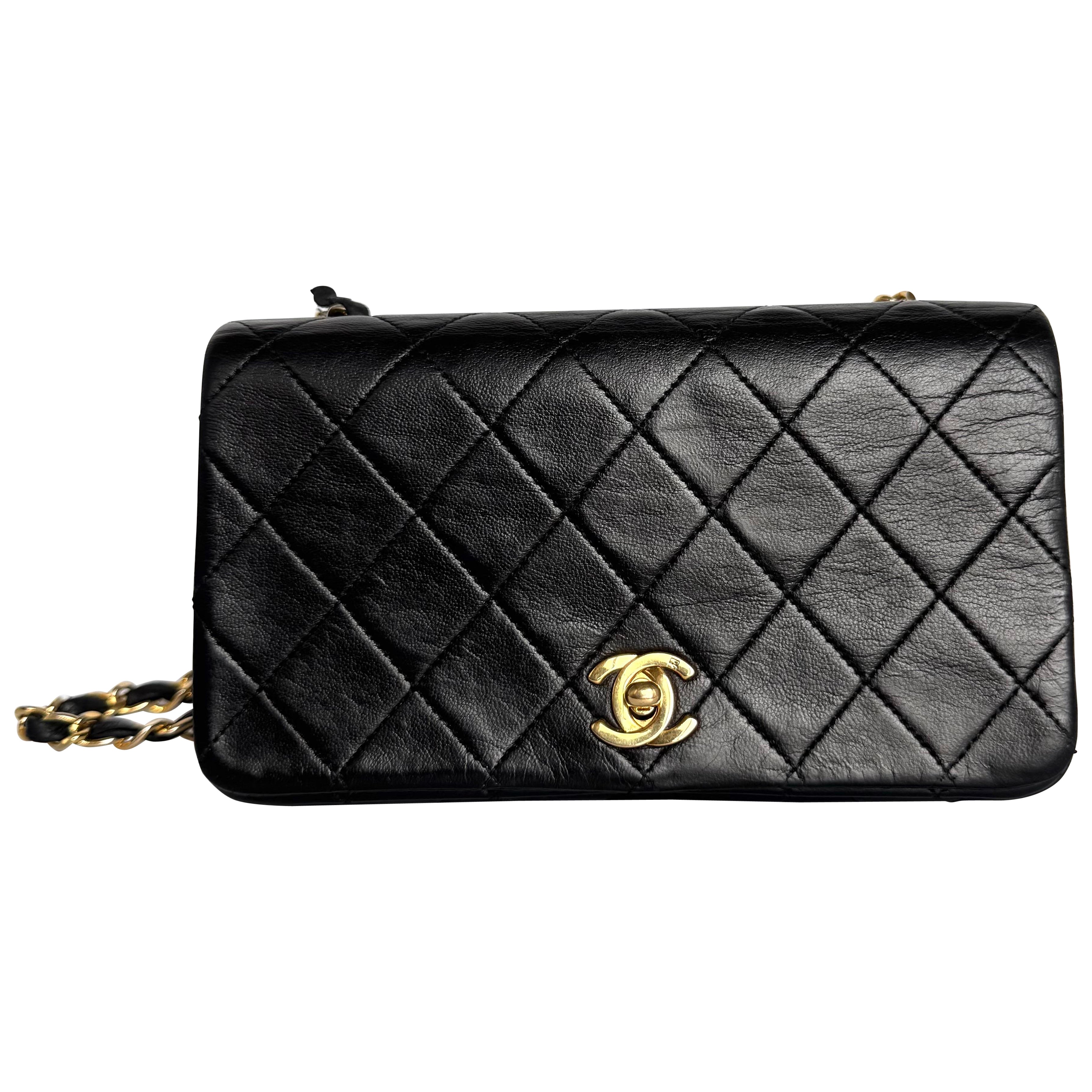 Chanel Classic Flap Mini Vintage 1989-1991 Schwarzes Lammfell-Leder mit 24k Gold im Angebot