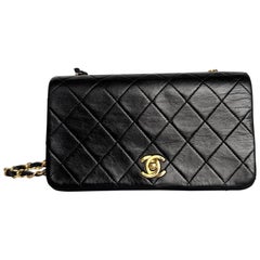 Chanel Classic Flap Mini Vintage 1989-1991 Piel de cordero negra con oro de 24k