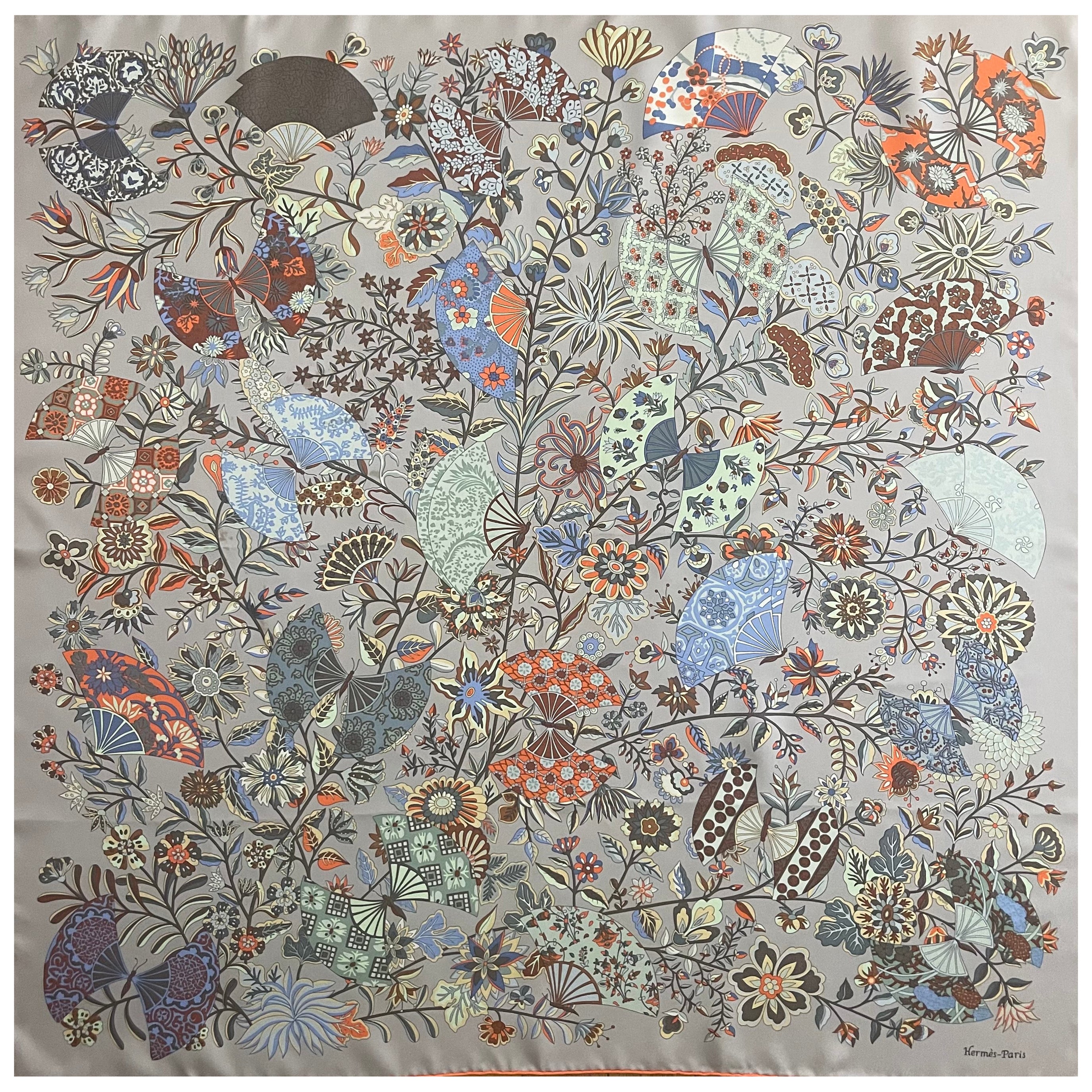 Sciarpa di seta Hermès "Fleurs Et Papillons De Tissus" 2013 in vendita