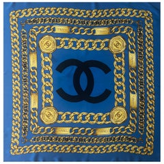 Sciarpa di seta a catena blu Chanel