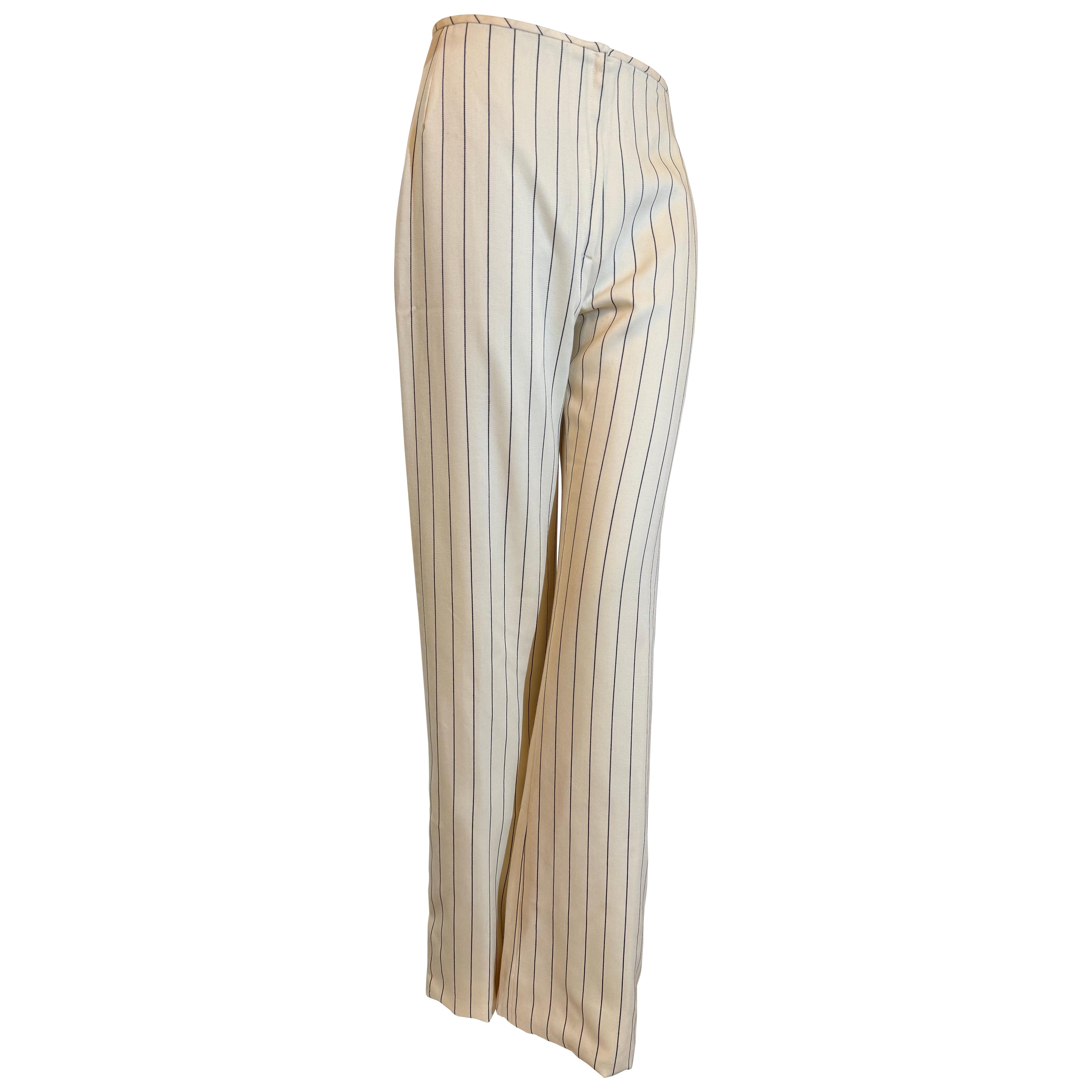 Pantalon à jambe évasée en gabardine de laine à rayures crème et noires, fait sur mesure en vente