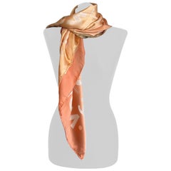 Foulard Chanel di colore arancione.