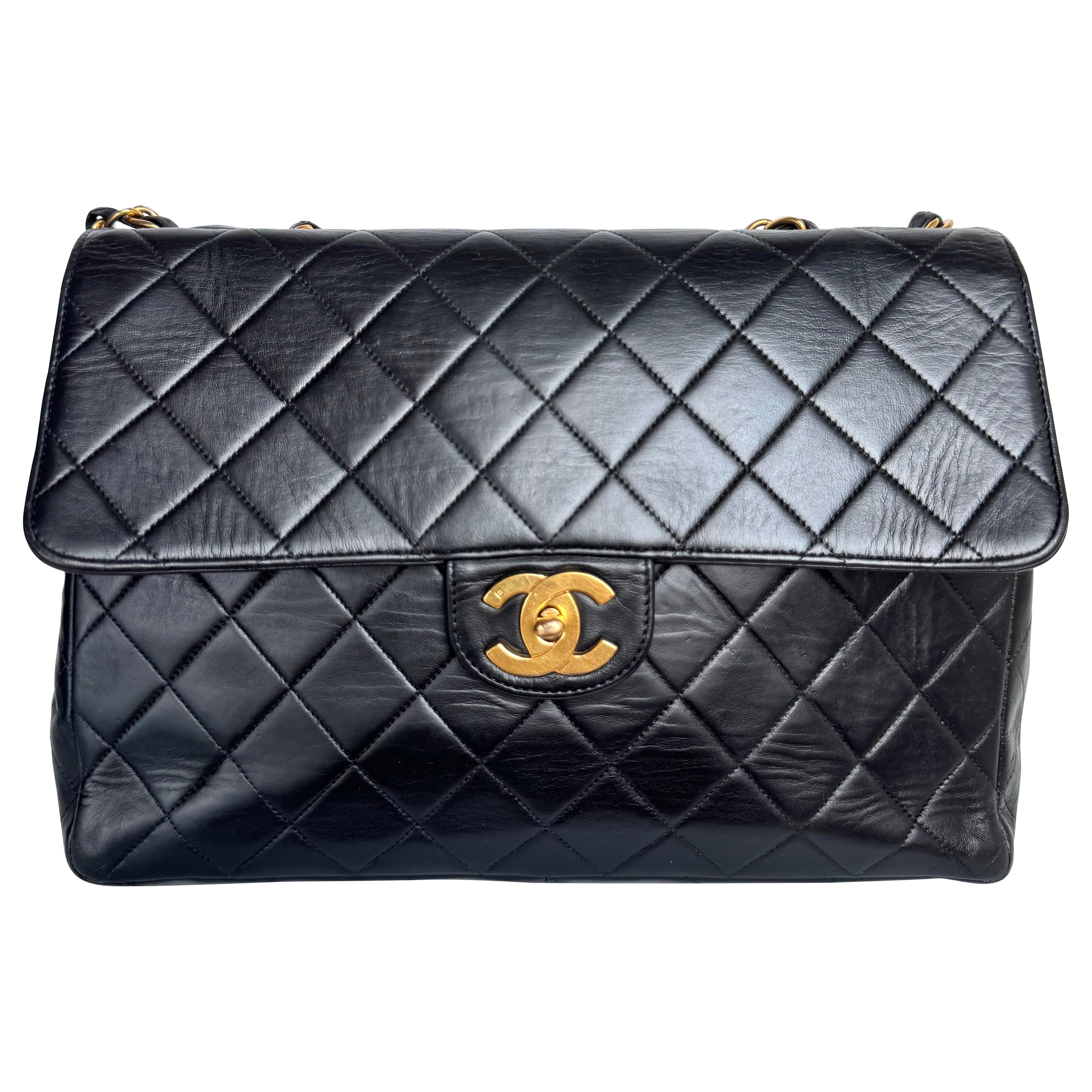 Chanel Vintage Classic Maxi Flap Cuir d'agneau noir Giant CC 24 Gold Hardwar
