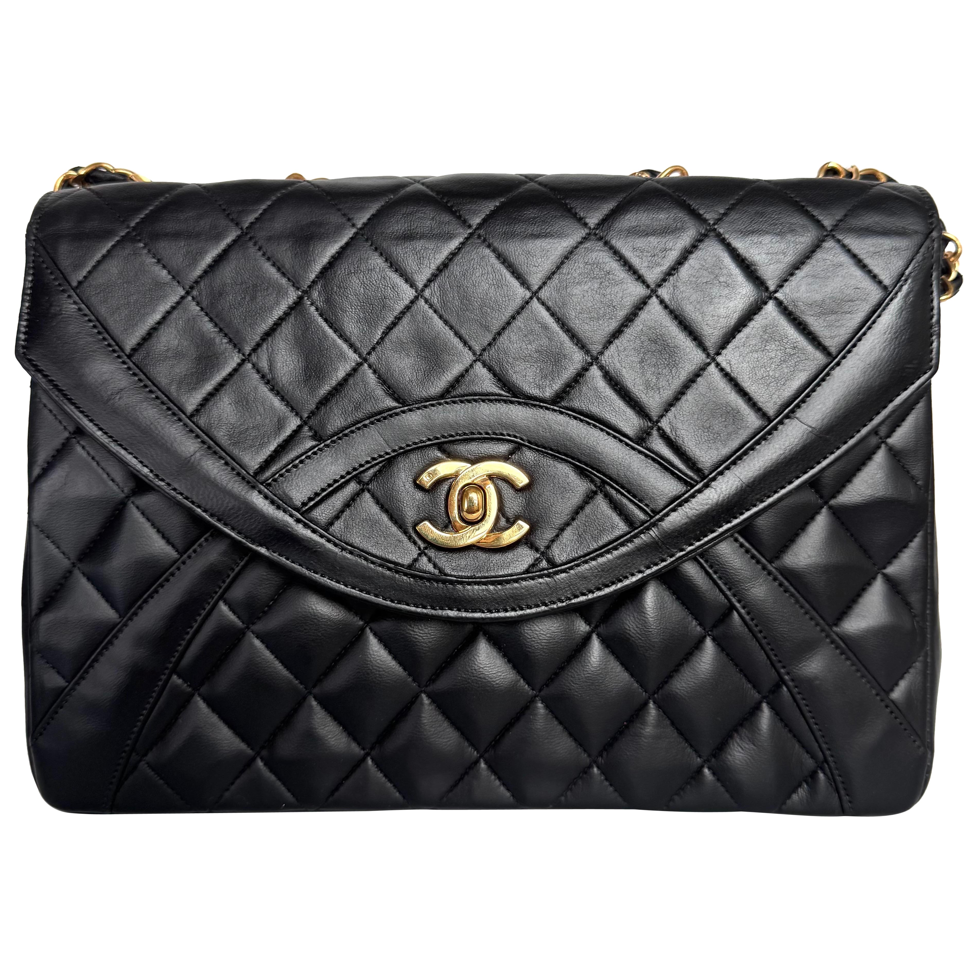 Chanel Vintage Medium Black Quilted Lambskin Paris Limited Single Flap Gold Hard en vente