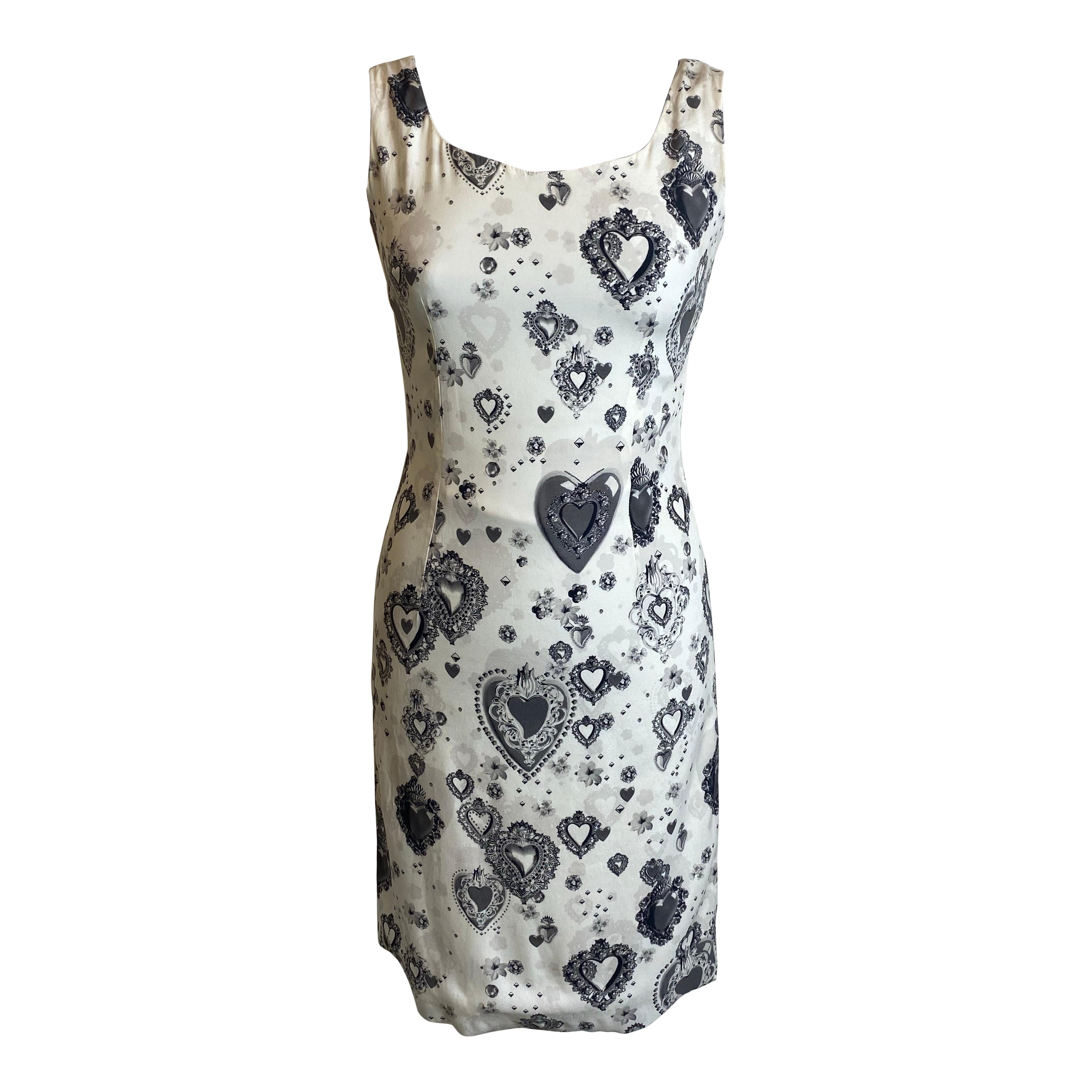 Robe midi blanche avec cœurs noirs Dolce & Gabbana. en vente