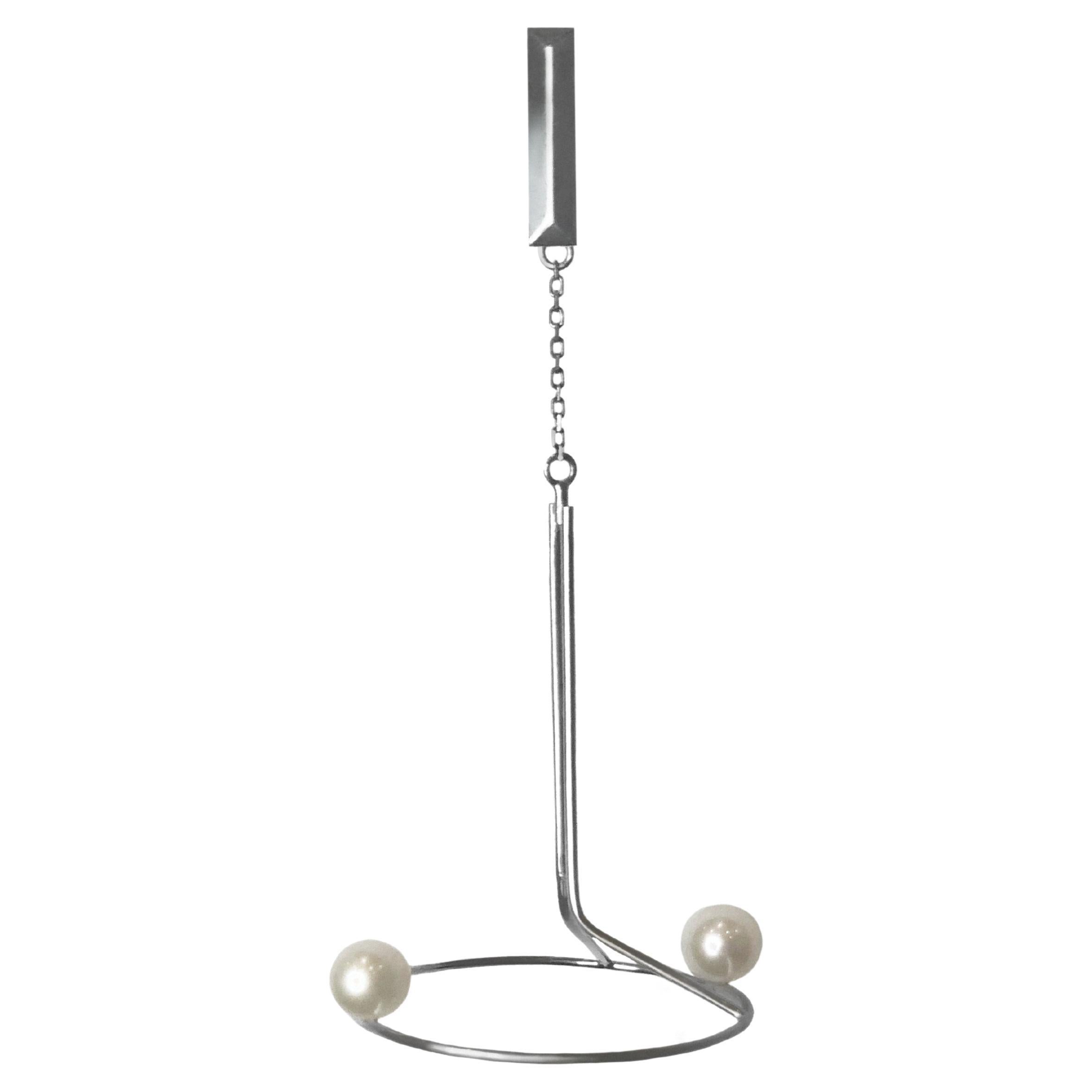 Orecchino asimmetrico moderno e minimalista in argento dorato con perle Nature