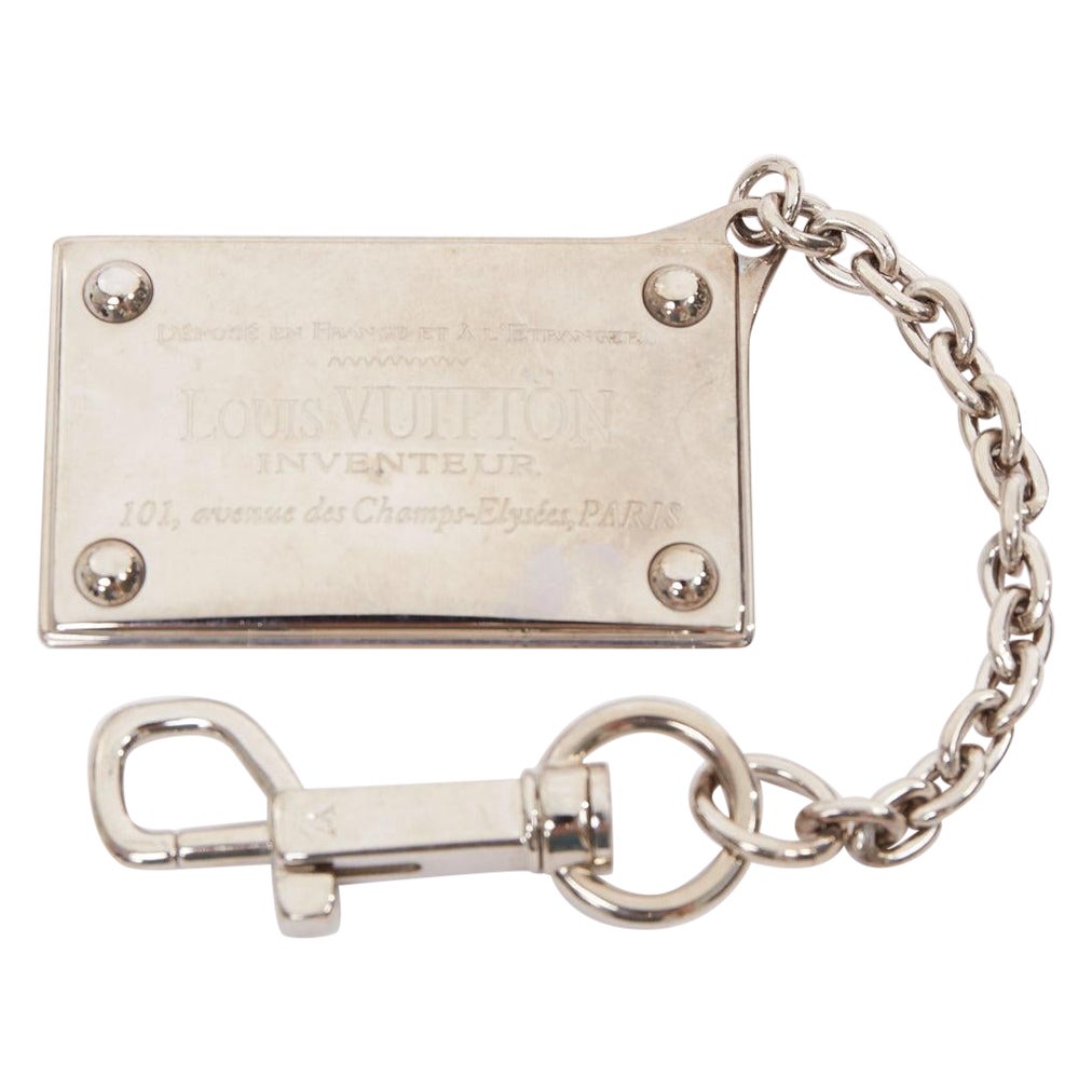 LOUIS VUITTON Inventeur catena portachiavi con placca d'argento, ciondolo per borsa in vendita