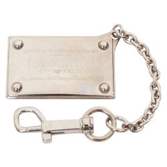 LOUIS VUITTON Inventeur catena portachiavi con placca d'argento, ciondolo per borsa