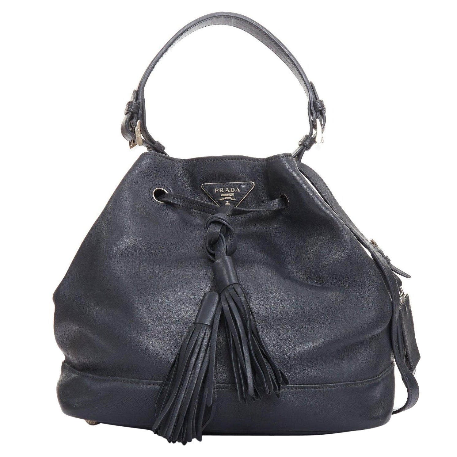 Prada City Calf Bucket Borsa in pelle di vitello nera con coulisse e nappe a triangolo in vendita