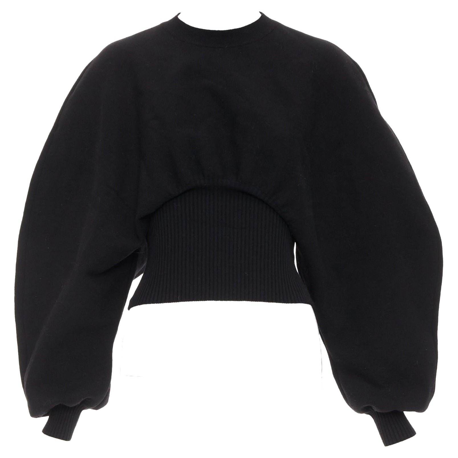 BOTTEGA VENETA Pull-over crop à manches arrondies en laine sculpturale noire Daniel Lee XS en vente