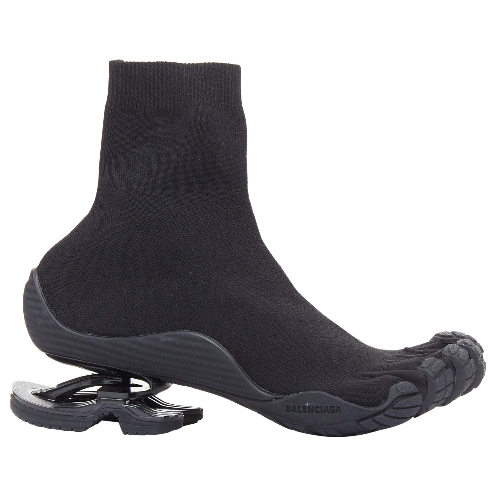 Balenciaga Vibram Toe in tessuto nero con cinque dita di scarpe da ginnastica alte in maglia EU37