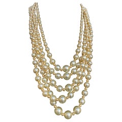 Collier vintage Christian Dior en perles.