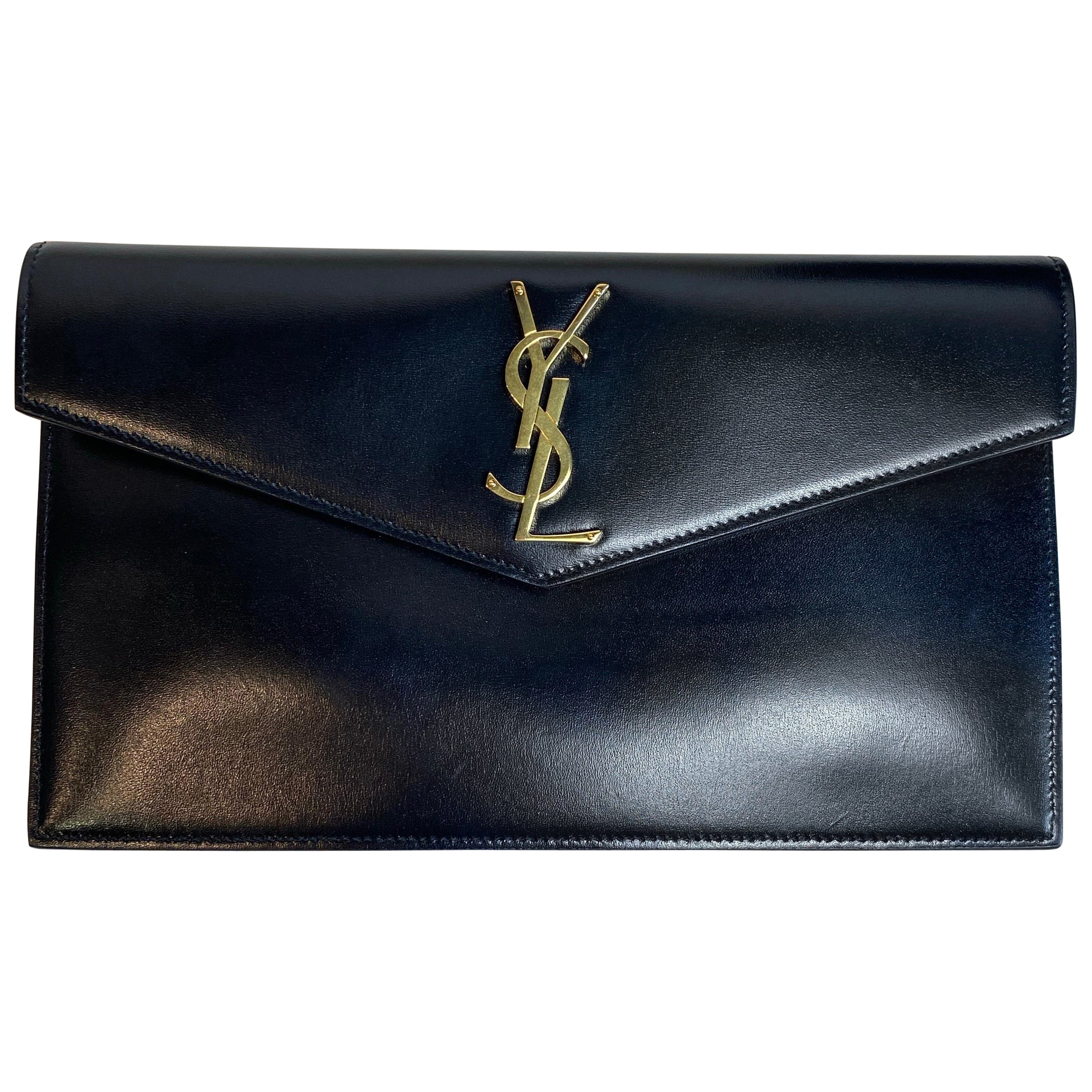 Yves Saint Laurent schwarzer Umschlag. im Angebot
