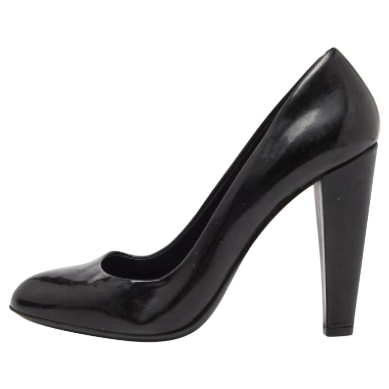 Miu Schwarze Lackleder-Pumps mit runder Zehe Größe 37