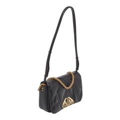 Alexander McQueen Bolso de hombro pequeño The Seal de piel negra