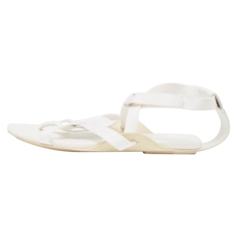 Hermes Sandales plates à brides en cuir et tissu blanc Taille 38.5 en vente