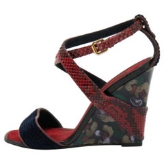 Louis Vuitton Sandali con cinturino alla caviglia incrociato in pelle di serpente e velluto blu misura 38