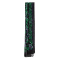Stola in seta con stampa floreale nera e viola di Versace