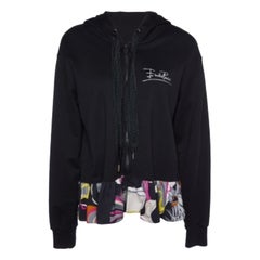 Emilio Pucci Chaqueta negra con capucha de punto de algodón con dobladillo estampado y cremallera L
