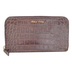 Miu Miu Mauve Lila Croc geprägte glasierte Leder Zip um Continenal Geldbörse