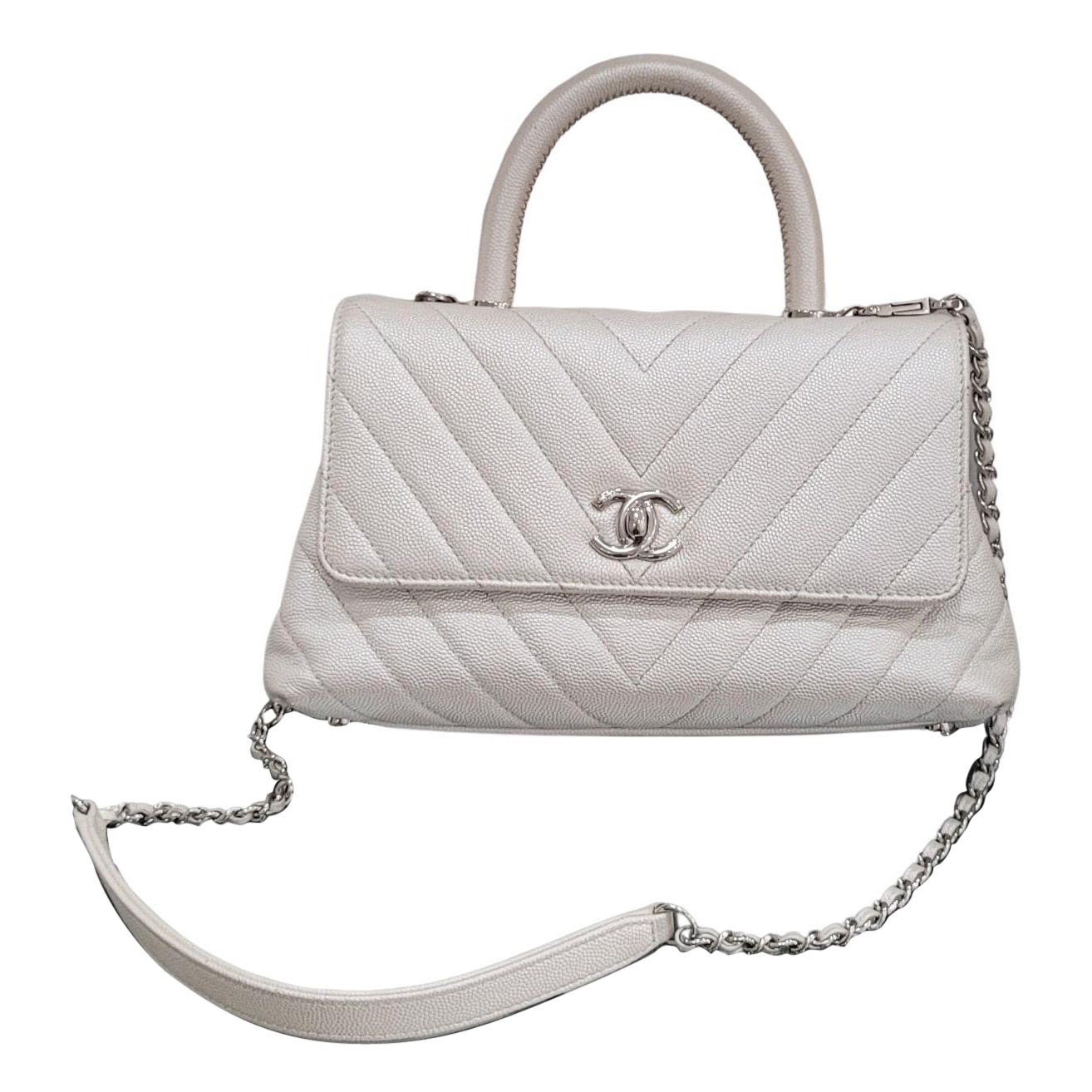 Chanel Kleine 24cm Coco Handle in Chevron gesteppte perlenweiße Kaviar-Tasche im Angebot