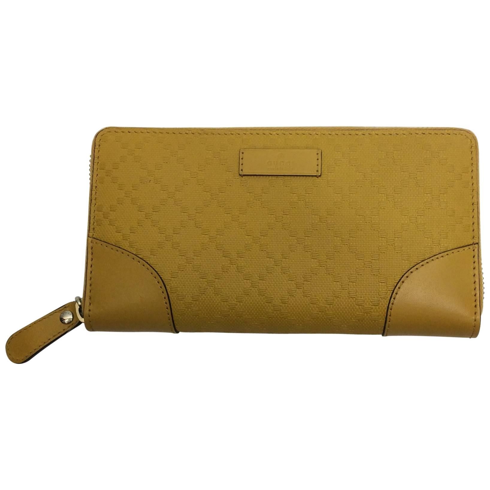 Gucci NIB Bright Yellow Diamante Wallet For Sale