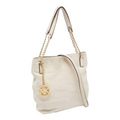 MICHAEL Michael Kors Off White Leder Umhängetasche mit Charme