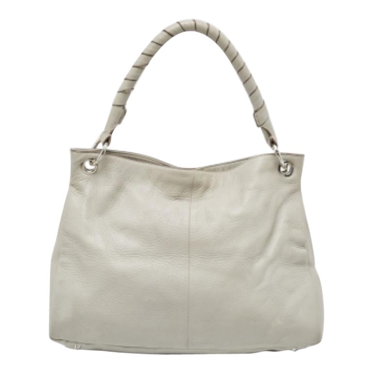 DKNY Borsa in pelle grigia con charme in vendita