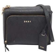 DKNY Borsa a tracolla con zip frontale in pelle nera