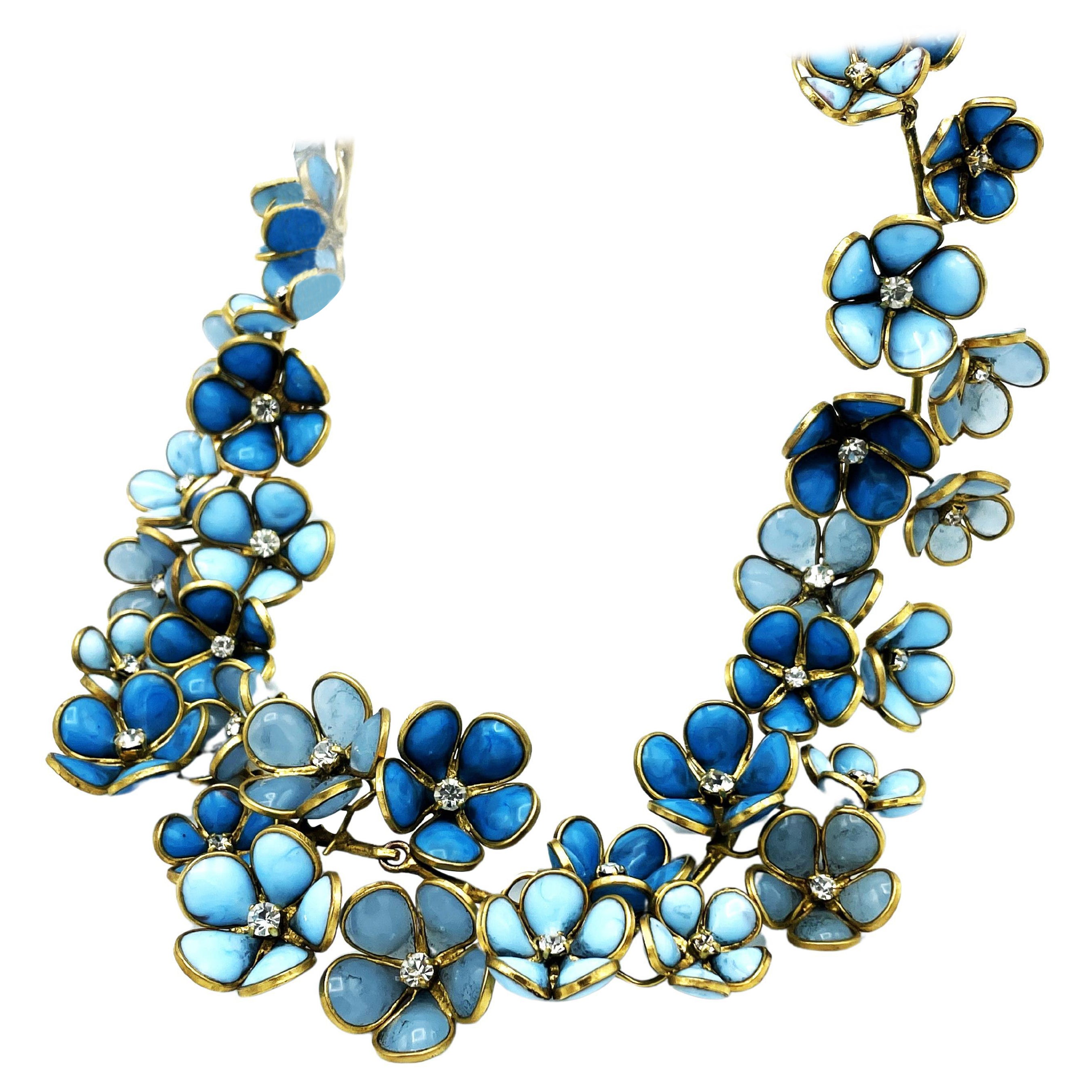 Collar de muchas flores de cristal azul de Gripoix al estilo de Chanel, años 2010 en venta
