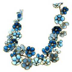 Halskette aus vielen blauen Glasblumen von Gripoix im Stil von Chanel, 2010er Jahre
