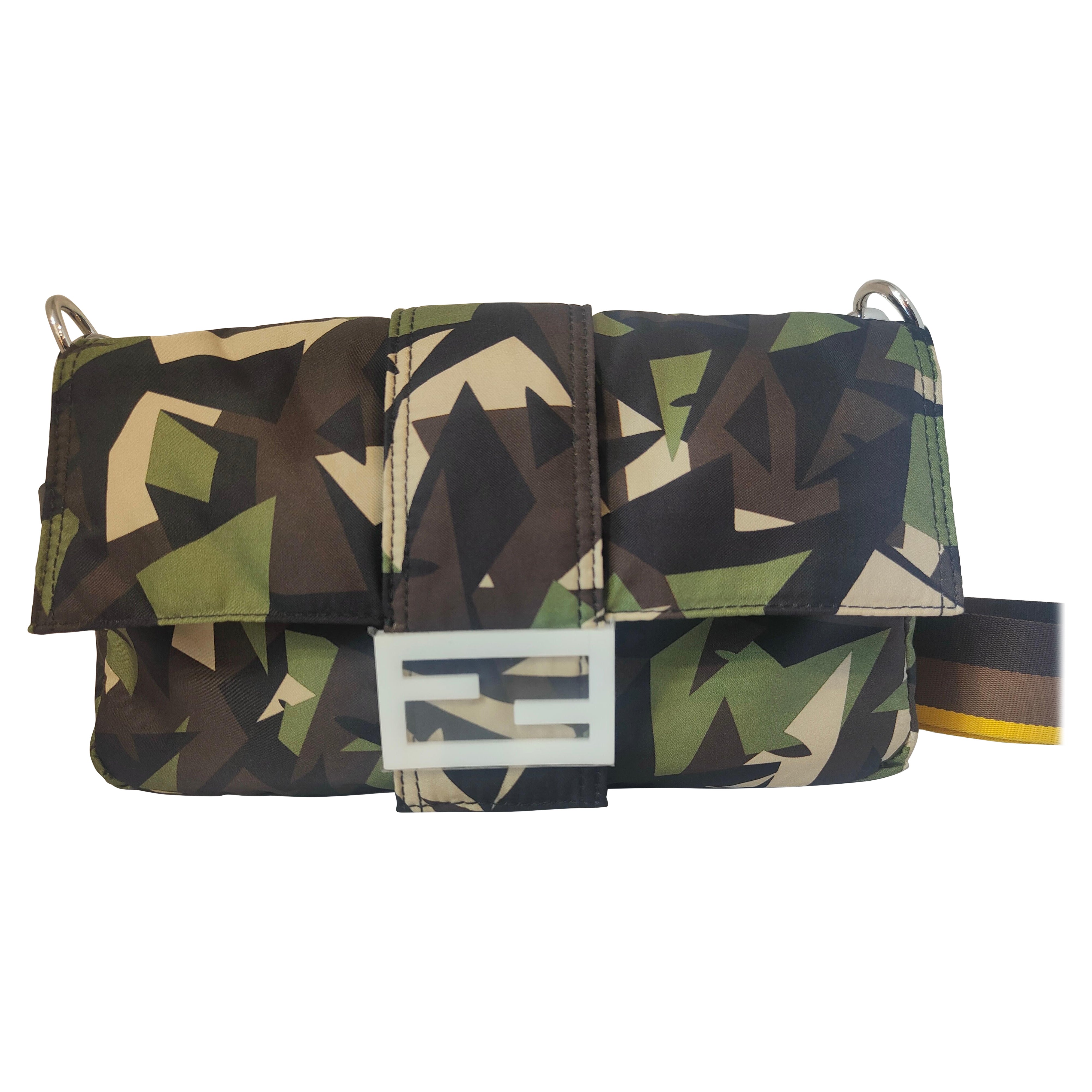 2000er Fendi Camouflage-Baguette im Angebot