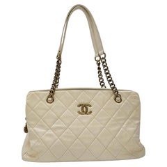 Chanel Weißes gestepptes Kalbsleder CC Crown Small Tote