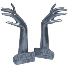 Stilisierte 1930er Art Deco Mojud Strumpfwaren Metall Store Display Hände