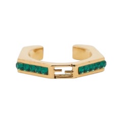 Fendi Anillo Baguette Tachonado Oro y Cristal Verde Talla 54