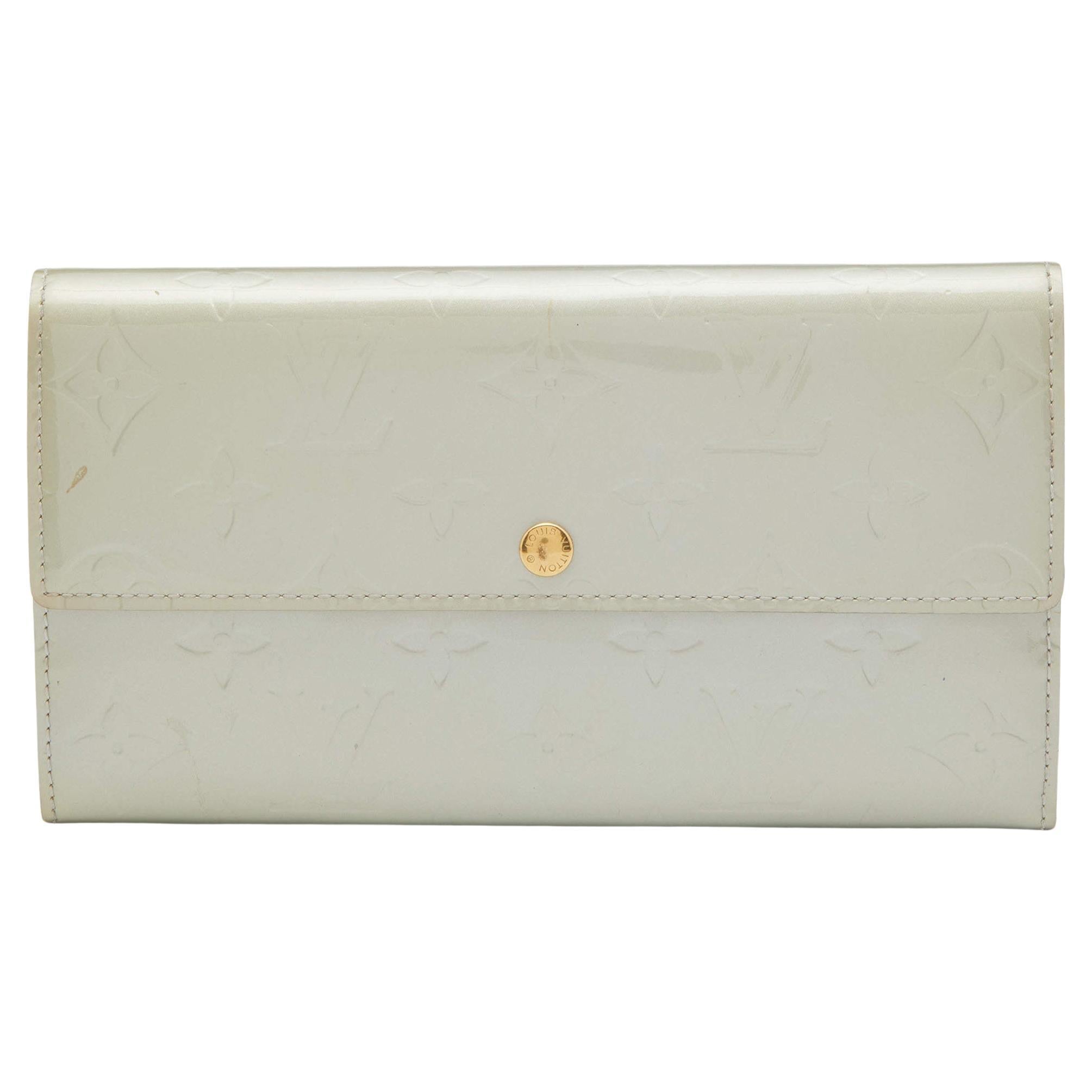 Portafoglio Louis Vuitton Silver Monogram Vernis Sarah in vendita