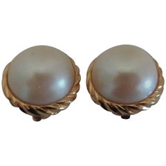 Vintage Sarah Coventry Gold Fone Faux Pearls Clip On Earrings 