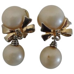 Vintage Gold Tone Faux White Pearls Bows Clip on Earrings